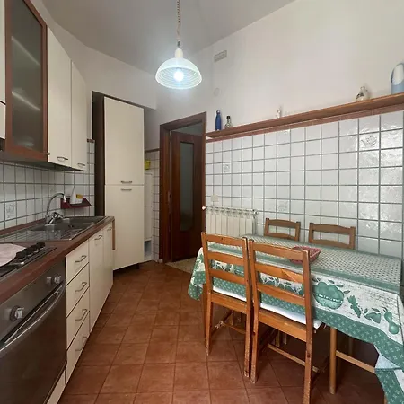 With 2 Bedrooms In *