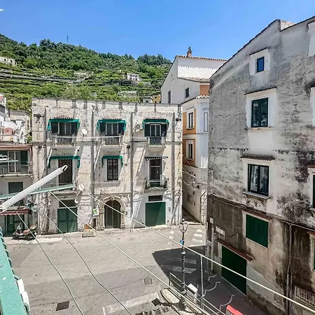 With 2 Bedrooms In *